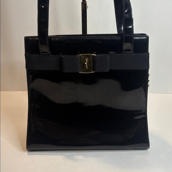Salvatore Ferragamo Vera patent leather black tote bag with bow front - Picture 3 of 10